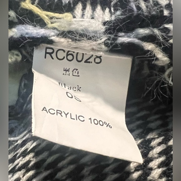 JC Penny’s Shawl With Tassles - Picture 4 of 4